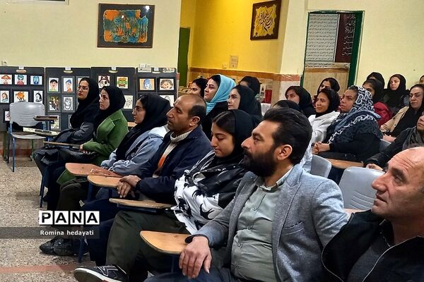جلسات آموزش خانواده در هنرستان‌ مبتکران رودهن