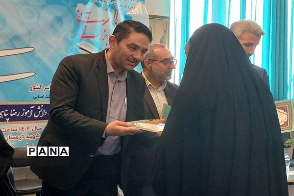 رویدادآوای‌قرآنی همزمان با سراسر کشوردر دبیرستان شهید تیمسار فلاحی ناحیه یک کرج