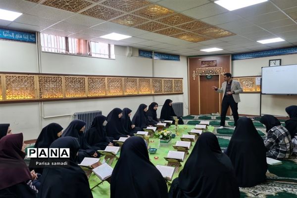 برگزاری محفل انس با قرآن کریم با عنوان آوای‌آسمانی در منطقه ۱۳