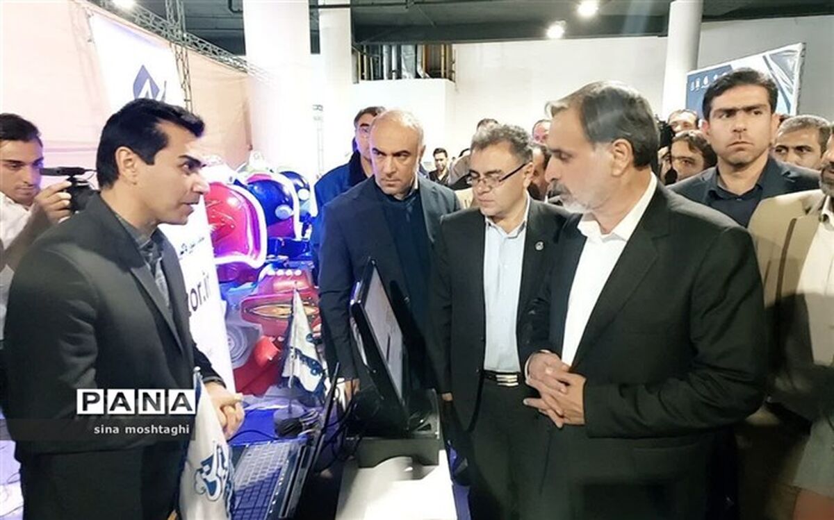 فناوران و پژوهشگران در عرصه پیشرفت کشور نقش مهمی دارند