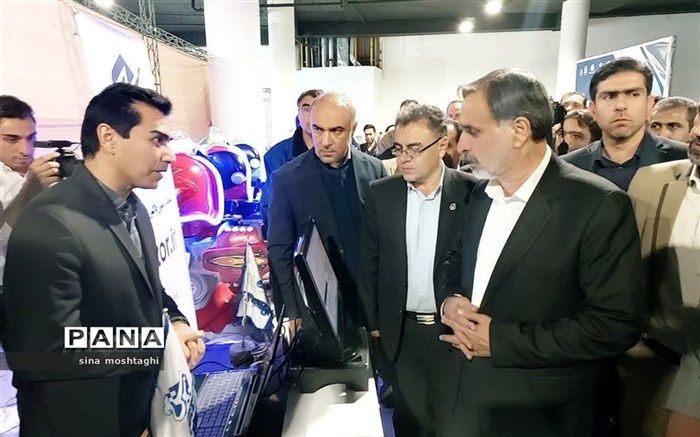 فناوران و پژوهشگران در عرصه پیشرفت کشور نقش مهمی دارند