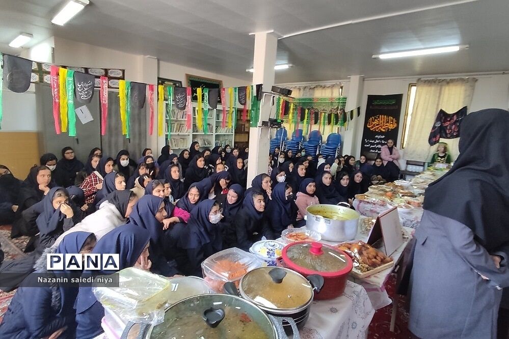 جشنواره غذاهای سنتی و محلی در دبیرستان دوده اول کوثر رودهن