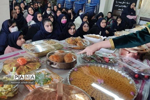 جشنواره غذاهای سنتی و محلی در دبیرستان دوده اول کوثر رودهن