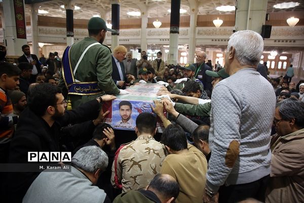 وداع با پیکر شهید مدافع حرم «علی آقاعبداللهی» در حرم حضرت معصومه(س)