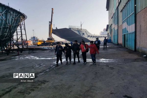 بازدید دانش‌آموزان از موسسه کشتی سازی شهید محلاتی بوشهر