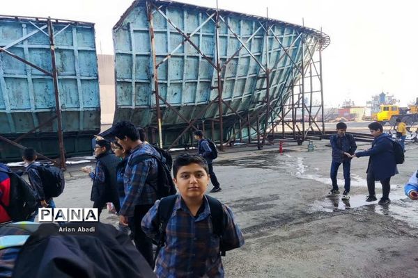 بازدید دانش‌آموزان از موسسه کشتی سازی شهید محلاتی بوشهر