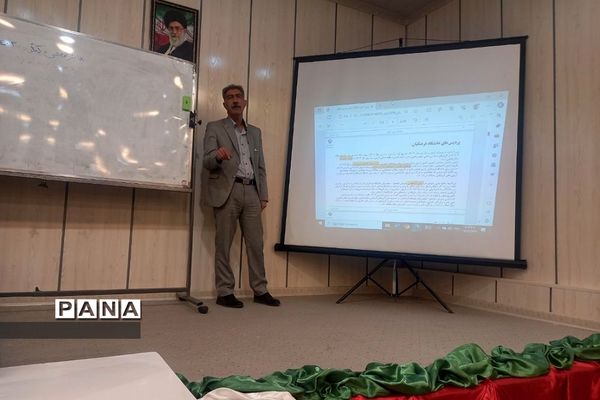 همایش تخصصی کنکور در دبیرستان دوره دوم‌ آیت‌الله طالقانی رودهن