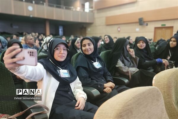 مراسم تجلیل از مقام‌آوران جشنواره نوجوان خوارزمی در ناحیه یک شیراز
