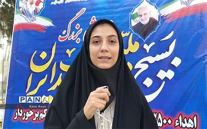 اهدا ۳۵۰۰ بسته نوشت‌افزار ویژه‌ دانش‌آموزان کم برخوردار ناحیه یک شهرری/فیلم