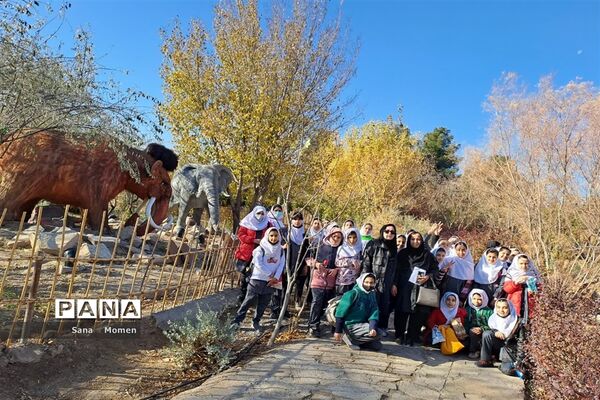 بازدید دانش‌آموزان از پارک ژوراسیک مشهد