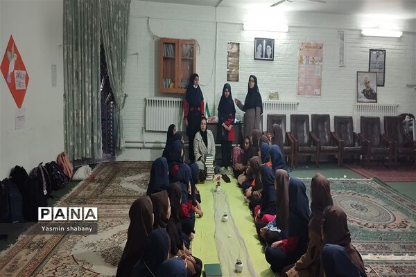مراسم انس با قرآن ‌با حضور معاون پرورشی مدرسه پنجم مهر