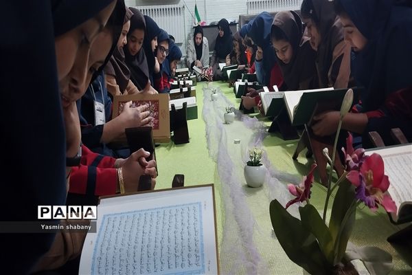 مراسم انس با قرآن ‌با حضور معاون پرورشی مدرسه پنجم مهر