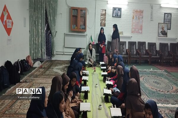 مراسم انس با قرآن ‌با حضور معاون پرورشی مدرسه پنجم مهر