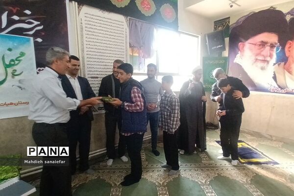 محفل انس با قرآن کریم در آموزشگاه کشاورز جود ناحیه دو ری