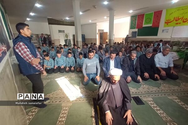 محفل انس با قرآن کریم در آموزشگاه کشاورز جود ناحیه دو ری