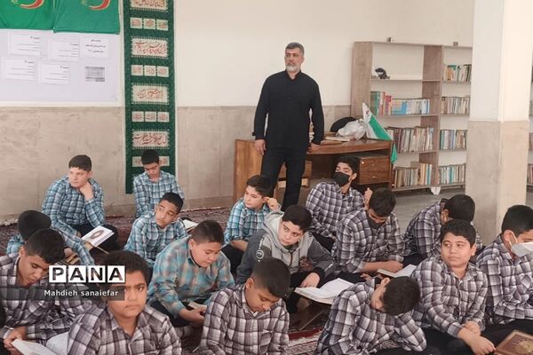 محفل انس با قرآن کریم در آموزشگاه کشاورز جود ناحیه دو ری