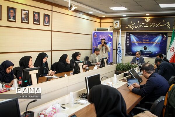 نشست رئیس ستاد بزرگداشت هفته پژوهش در وزارت آموزش و پرورش
