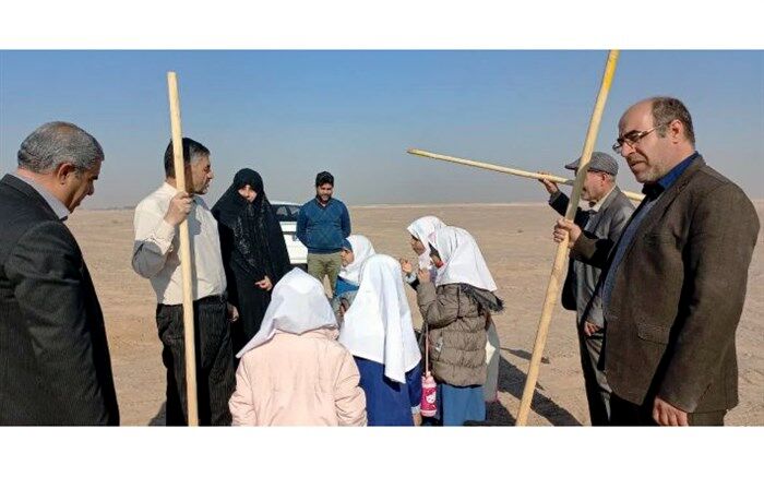 کاشت درخت و حضور در طبیعت موجب شور و نشاط در کودکان و نوجوانان می‌شود