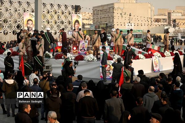 بدرقه ۹ شهید مدافع حرم در میدان امام حسین(ع)