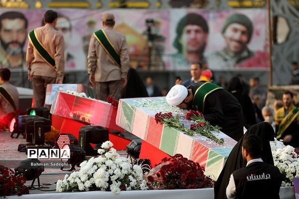 بدرقه ۹ شهید مدافع حرم در میدان امام حسین(ع)