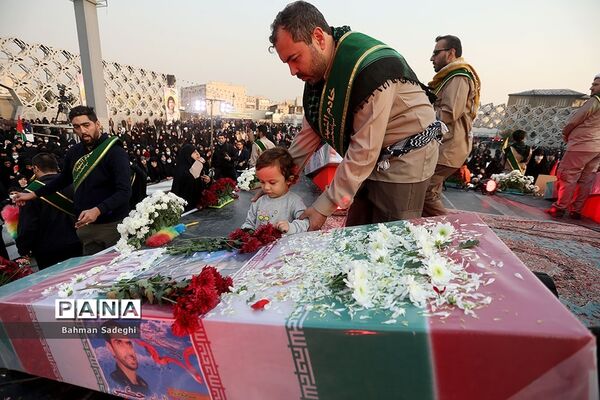 بدرقه ۹ شهید مدافع حرم در میدان امام حسین(ع)