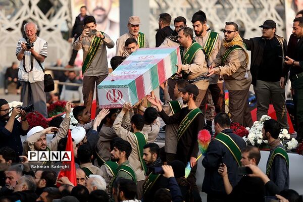 بدرقه ۹ شهید مدافع حرم در میدان امام حسین(ع)