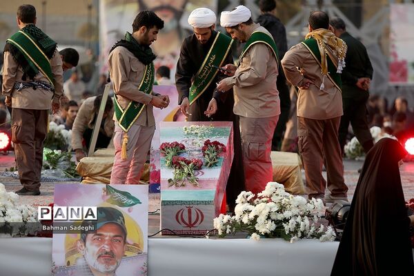 بدرقه ۹ شهید مدافع حرم در میدان امام حسین(ع)