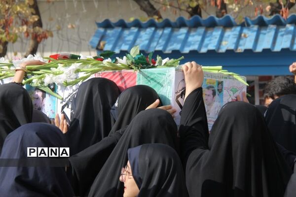 مراسم بدرقه  پیکرشهید مدافع حرم الیاس چگینی در دبیرستان شاهد کوثر