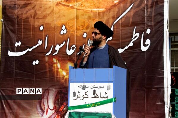 مراسم بدرقه  پیکرشهید مدافع حرم الیاس چگینی در دبیرستان شاهد کوثر