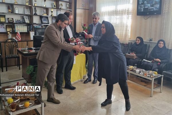 بازدید معاونت آموزش ابتدایی و مسئول دفتر اداره آموزش و پرورش از دبستان شهاب