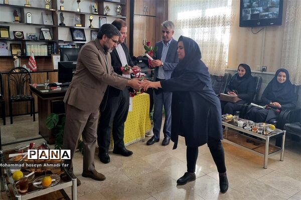 بازدید معاونت آموزش ابتدایی و مسئول دفتر اداره آموزش و پرورش از دبستان شهاب