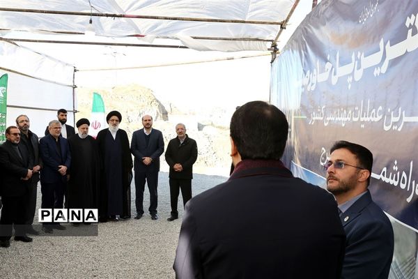 حضور فرهنگیان و دانش‌آموزان استان البرز در مراسم  استقبال از رئیس جمهوری