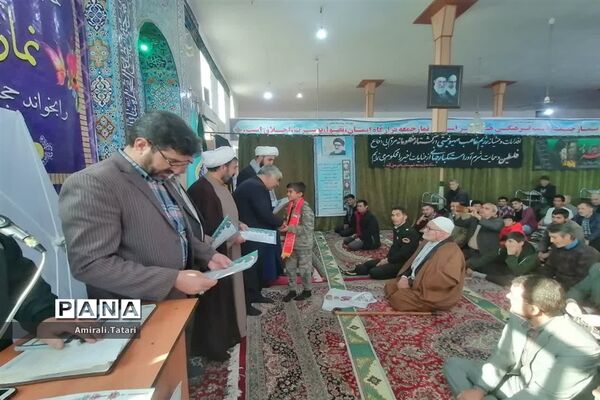حضور فرهنگیان و دانش‌آموزان شهرستان بام و صفی‌آباد در نماز جمعه‌