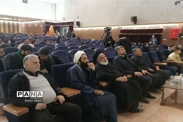 نشست اهالی هنر و رسانه شهرستان بافق با کارگردان و دیگر عوامل فیلم سینمایی اخت الرضا