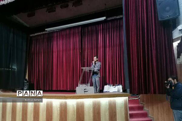 نشست اهالی هنر و رسانه شهرستان بافق با کارگردان و دیگر عوامل فیلم سینمایی اخت الرضا
