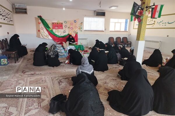 محفل انس با قرآن ویژه مادران در دبستان حضرت قاسم ابن الحسن