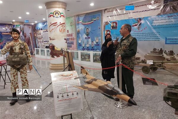 بازدید دانش آموزان دبیرستان دخترانه شاهد فیض از موزه دفاع مقدس