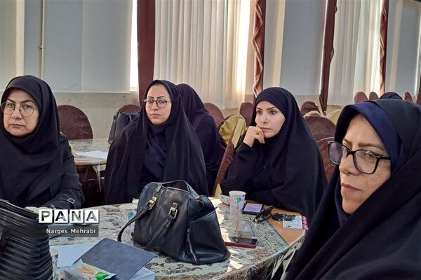 تشریح برنامه فراگیر پرورشی و لزوم جهاد تبیین در گردهمایی مدیران مدارس آباده