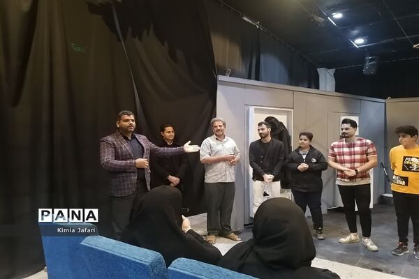 تئاتر چشم های بسته از خواب در بافق
