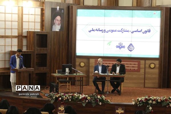 بازدید اعضای مجلس دانش‌آموزی از صدا و سیمای جمهوری اسلامی ایران