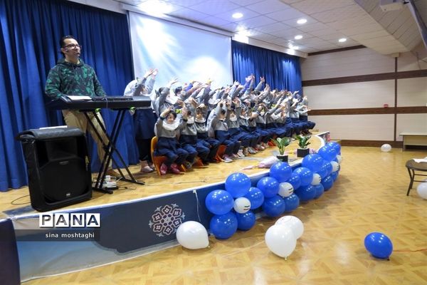 جشن یاد گرفتن کلمه پدر و مادر دبستان مهر راستین شهرستان بجنورد