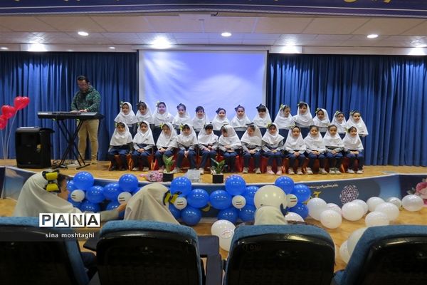 جشن یاد گرفتن کلمه پدر و مادر دبستان مهر راستین شهرستان بجنورد