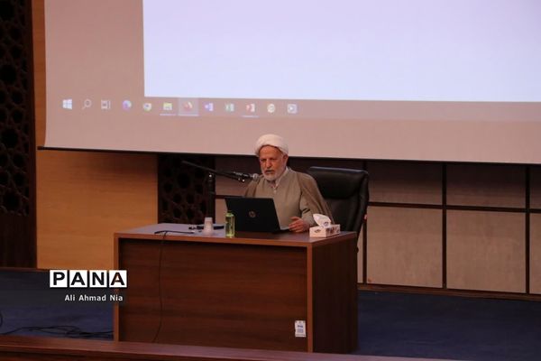 مراسم تجلیل از پژوهشگران و فناوران برتر استان قم