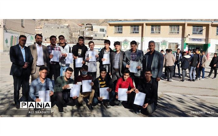 همیار معلم یاری‌‌دهنده دبیر در جریان یاددهی و یادگیری است