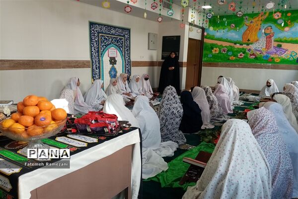 محفل انس با قرآن در دبستان ریحانه طهوریان ناحیه ۵