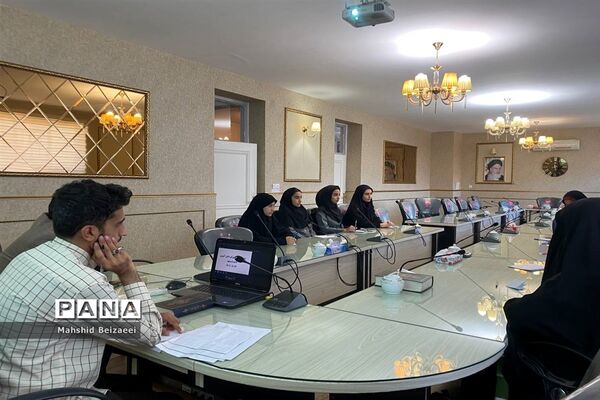 اولین جلسه هیئت رئیسه شورای دانش‌آموزی ناحیه ۵