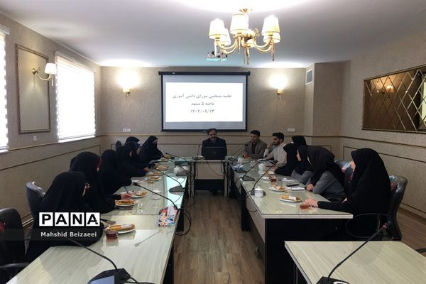 اولین جلسه هیئت رئیسه شورای دانش‌آموزی ناحیه ۵