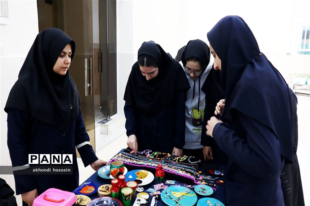 نمایشگاه صنایع دستی و غذای آموزشگاه میرمحمدی شهرستان میبد
