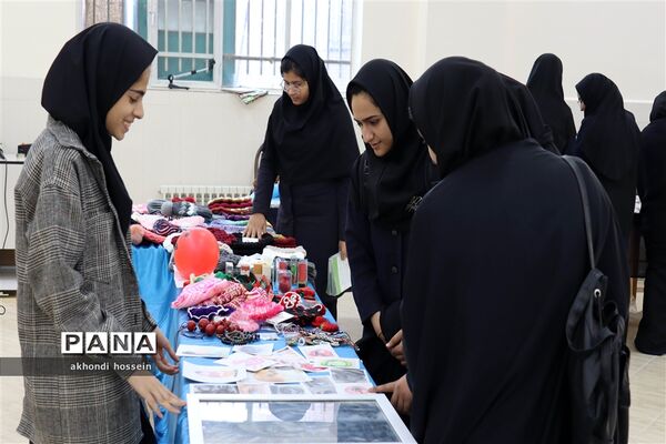 نمایشگاه صنایع دستی و غذای آموزشگاه میرمحمدی شهرستان میبد