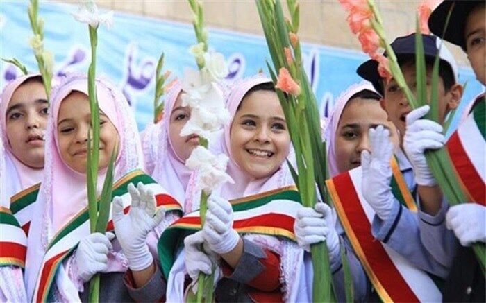 محور اصلی برنامه فراگیر پرورشی نقش دادن به دانش‌آموزان است‌